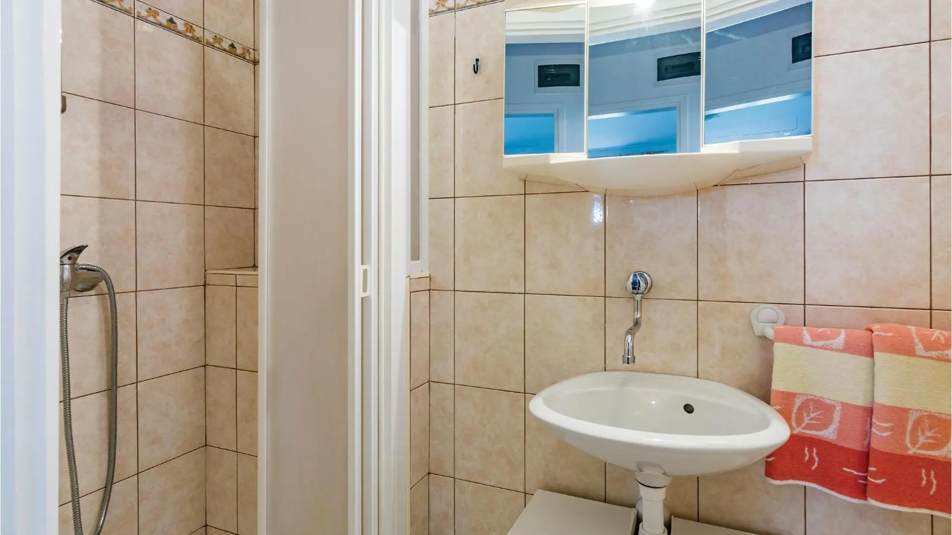 1 Bedroom Lovely Apartment In Rovinj 0*,